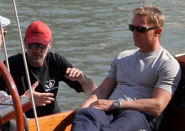 Daniel Craig egy ,motorcsónakban